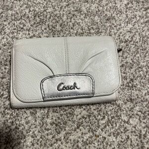 Coach White Leather Snap Wallet Silver Logo Plate Compact Bifold